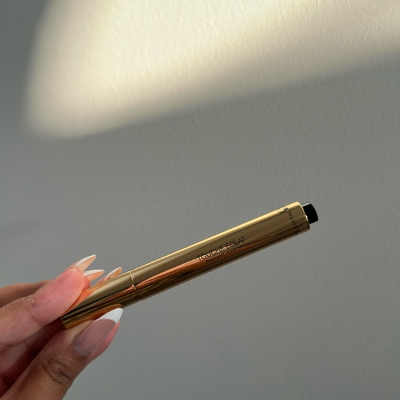 YSL Touché Eclat Radiant Touch Concealer Pen - Picture 2 of 3